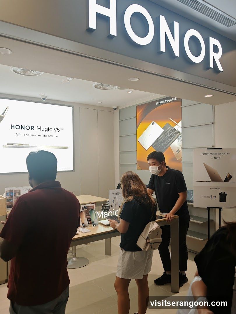 HONOR Experience Store @ NEX