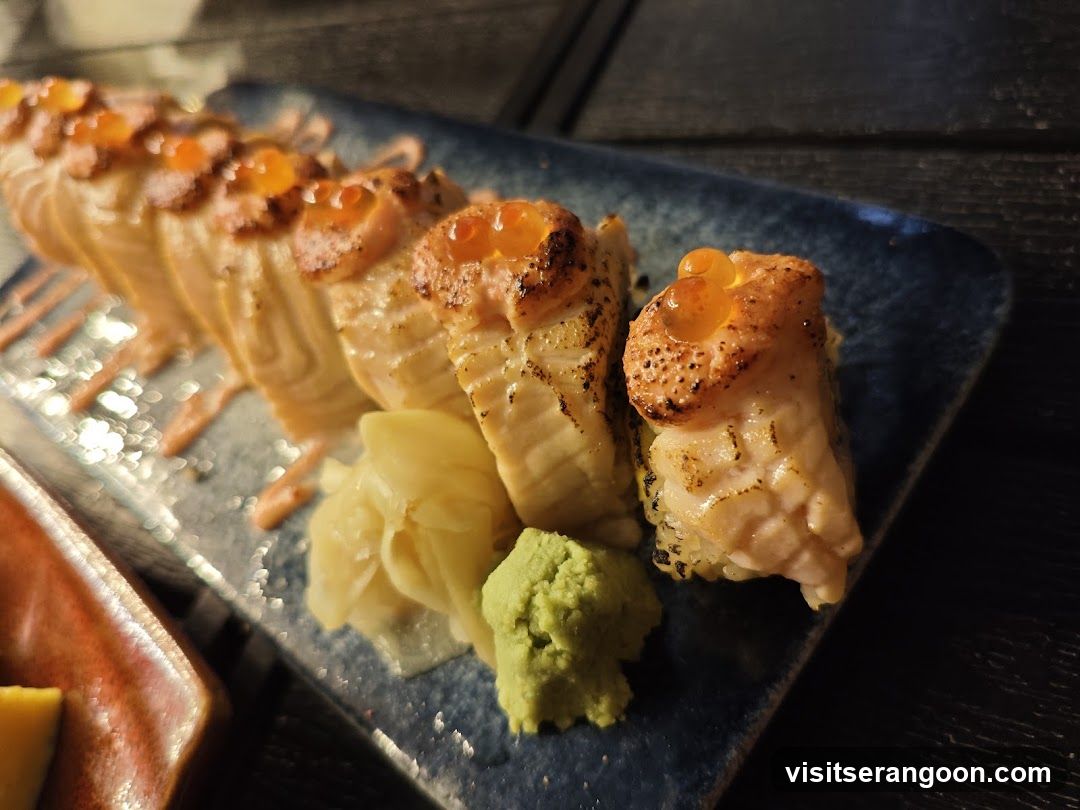 Salmon Sushi Roll