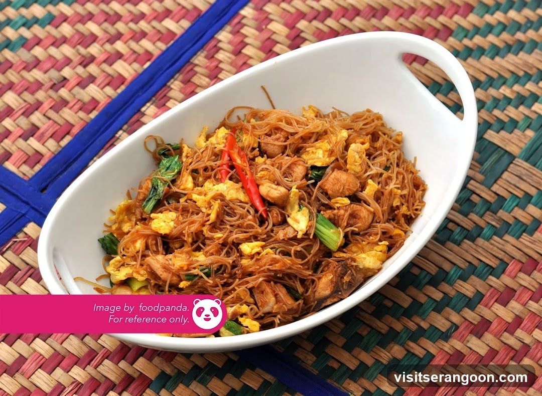 Fried Noodles with Chicken and Chili