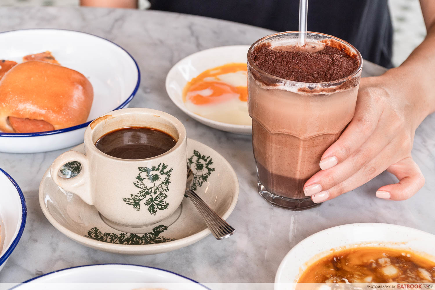Nanyang kopi and teh at Chin Mee Chin, served at the new NEX Serangoon outlet